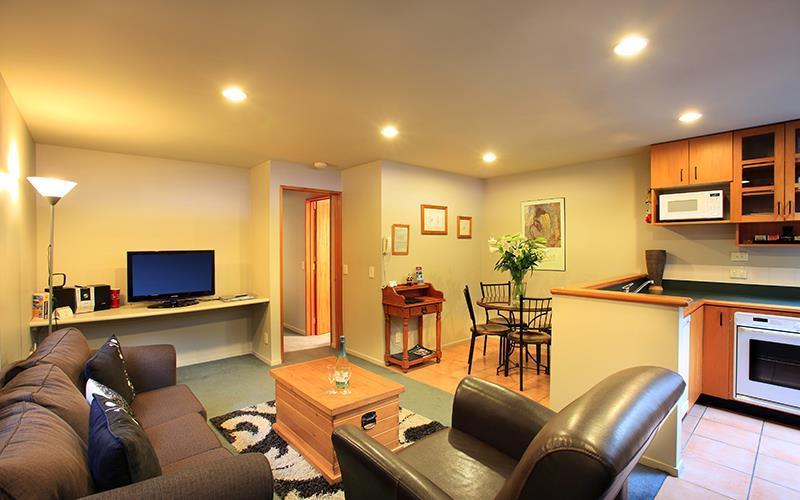 Cranbury Court 4*