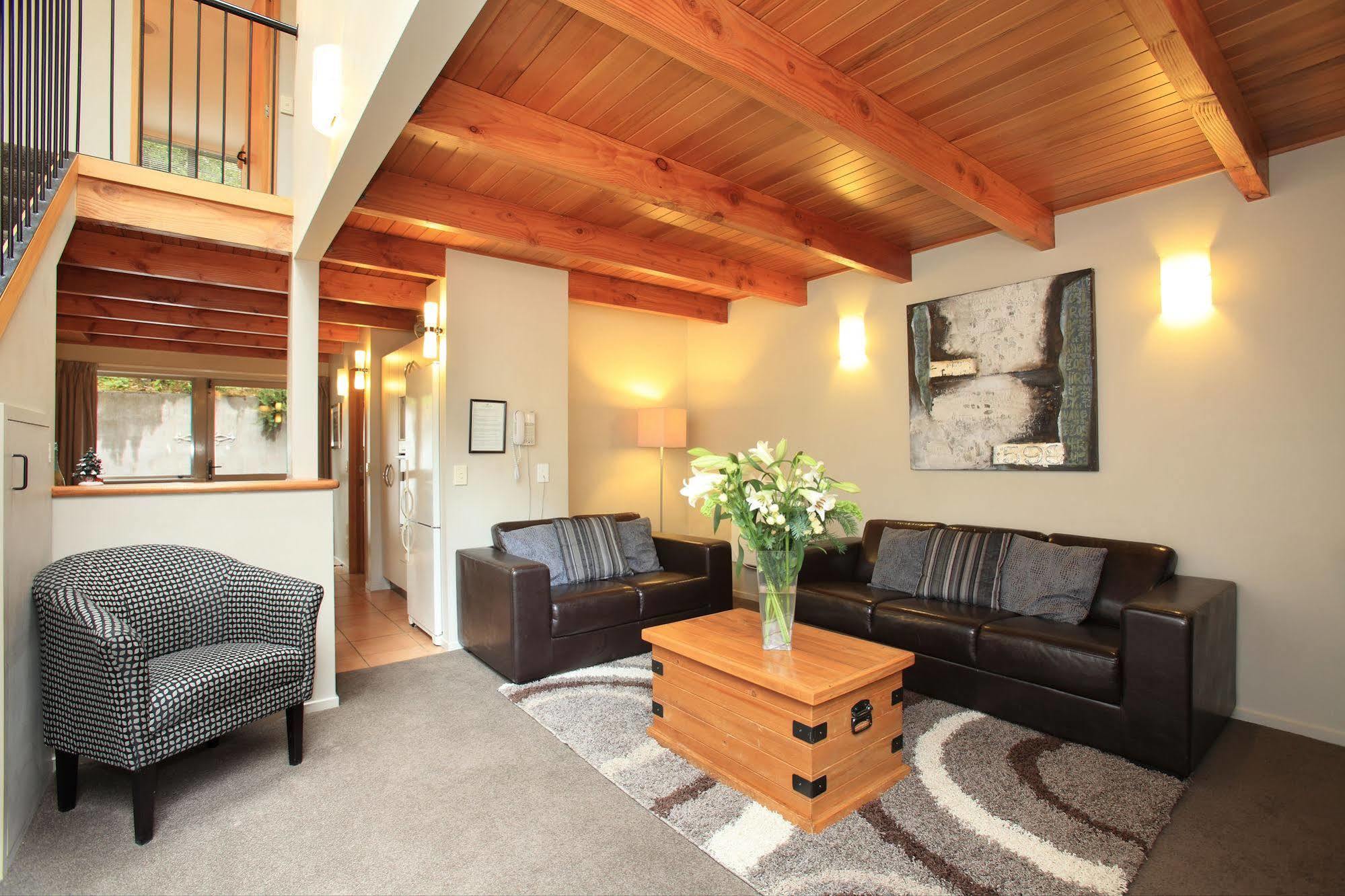 Cranbury Court 4*